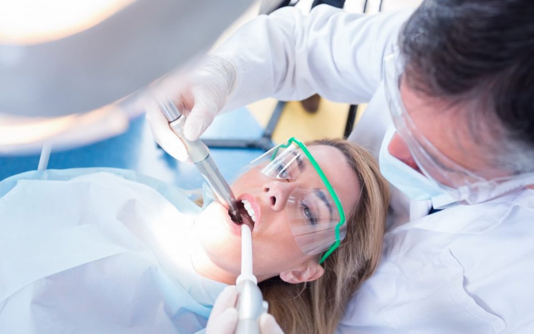 ¿Por qué es importante una limpieza dental profesional antes de fin de año?